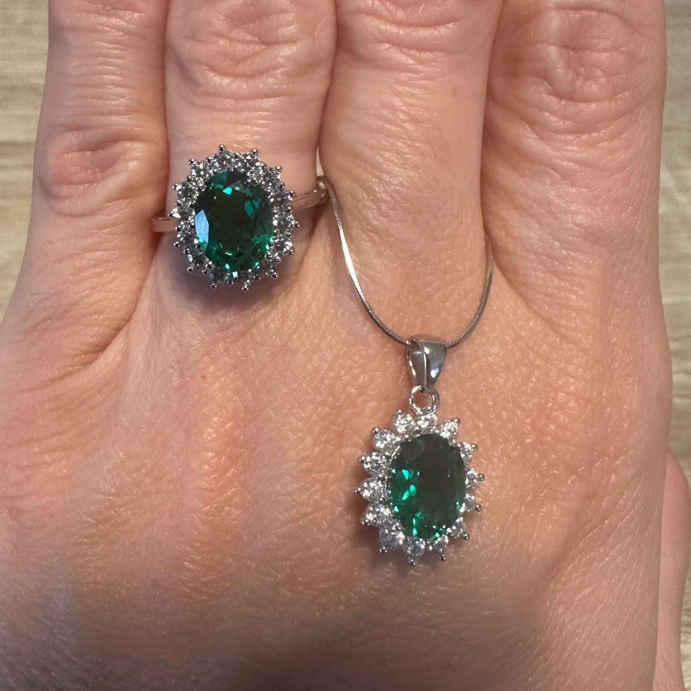 BNIB 925 Silver, Cubic and Emerald Sapphire Set with 925 Necklace